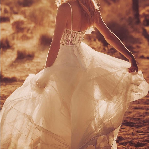 NWT David’s Bridal Tulle Ballgown - Picture 4 of 8